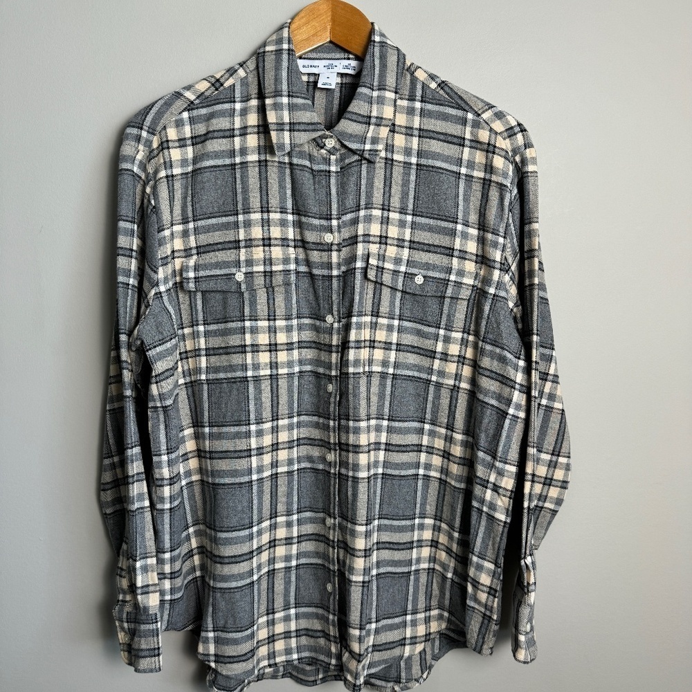 NEW Old Navy Women's Gray/Beige Plaid Boyfriend Button Up‎ Shirt Medium Chore